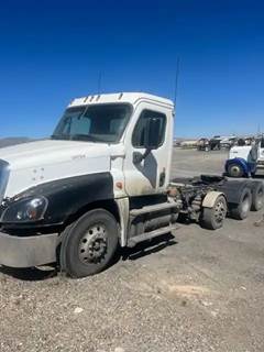 Freightliner Cascadia 125 Salvage Truck