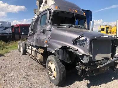 Freightliner Cascadia 125 Salvage Truck