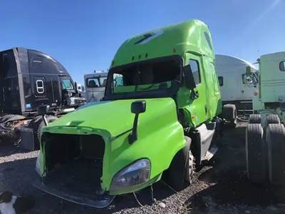 Freightliner Cascadia 125 Salvage Truck