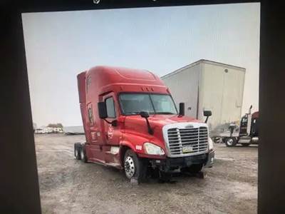 Freightliner Cascadia 125 Salvage Truck