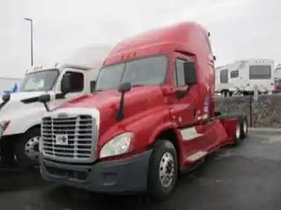 Freightliner Cascadia 125 Salvage Truck