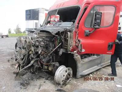 Freightliner Cascadia 125 Salvage Truck
