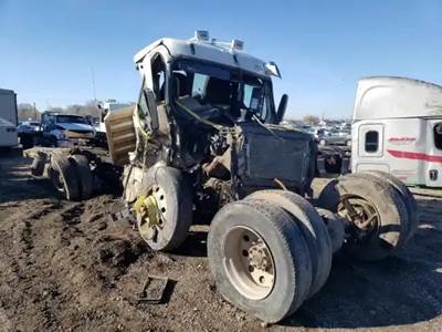 Freightliner Cascadia 125 Salvage Truck