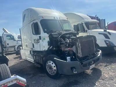 Freightliner Cascadia 125 Salvage Truck