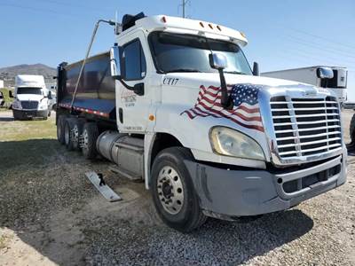 Freightliner Cascadia 125 Salvage Truck