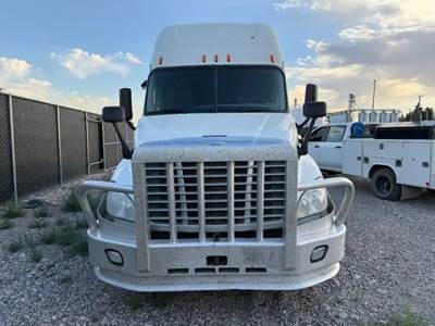 Freightliner Cascadia 125 Salvage Truck