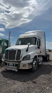 Freightliner Cascadia 125 Salvage Truck