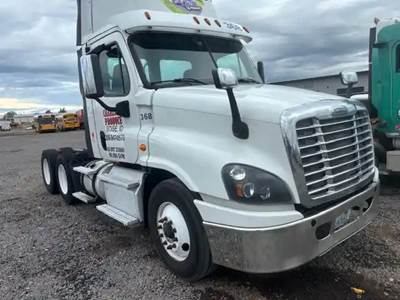 Freightliner Cascadia 125 Salvage Truck