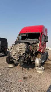 Freightliner Cascadia 125 Salvage Truck