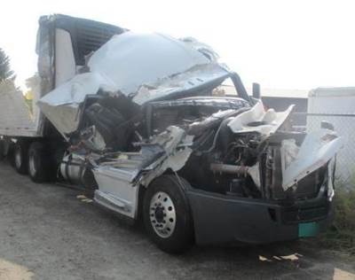 Freightliner Cascadia 126 Salvage Truck