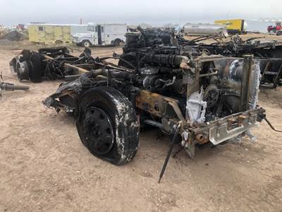 Freightliner Cascadia 126 Salvage Truck