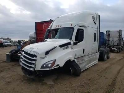 Freightliner Cascadia 126 Salvage Truck