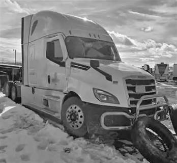 Freightliner Cascadia 126 Salvage Truck