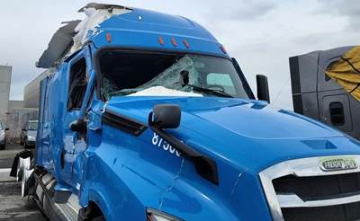 Freightliner Cascadia 126 Salvage Truck