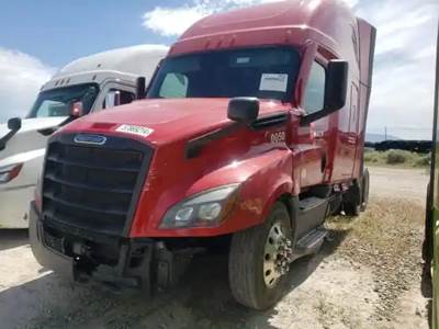 Freightliner Cascadia 126 Salvage Truck