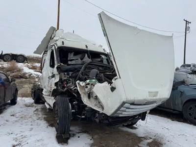 Freightliner Cascadia 126 Salvage Truck