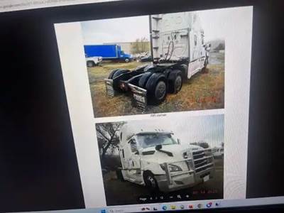 Freightliner Cascadia 126 Salvage Truck