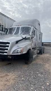 Freightliner Cascadia 126 Salvage Truck