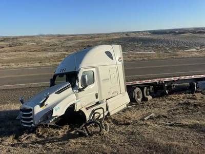 Freightliner Cascadia 126 Salvage Truck