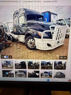 Freightliner Cascadia 126 Salvage Truck