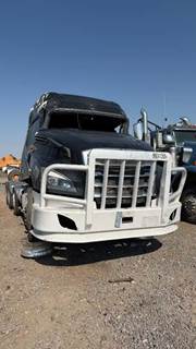 Freightliner Cascadia 126 Salvage Truck
