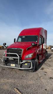 Freightliner Cascadia 126 Salvage Truck