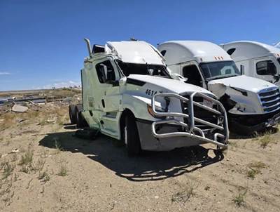 Freightliner Cascadia 126 Salvage Truck