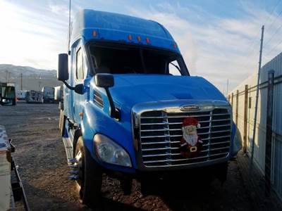 Freightliner Cascadia 132 Salvage Truck