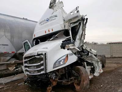 Freightliner Cascadia Salvage Truck