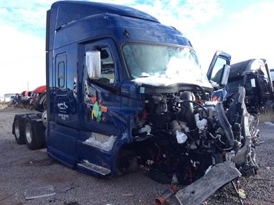 Freightliner Cascadia Salvage Truck
