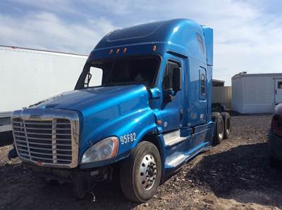 Freightliner Cascadia Salvage Truck