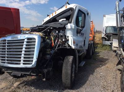 Freightliner Cascadia Salvage Truck