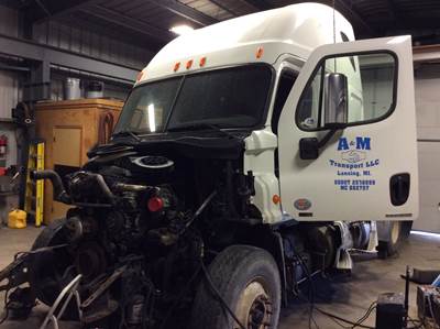 Freightliner Cascadia Salvage Truck