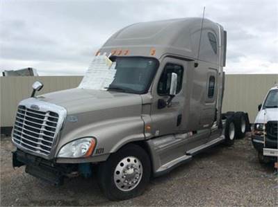 Freightliner Cascadia Salvage Truck