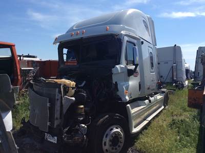 Freightliner Cascadia Salvage Truck