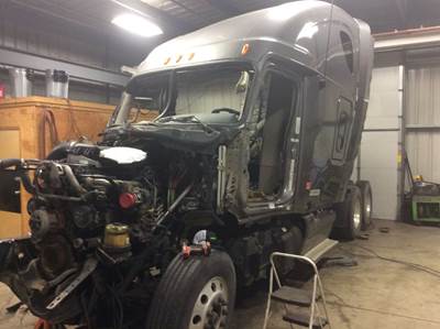 Freightliner Cascadia Salvage Truck