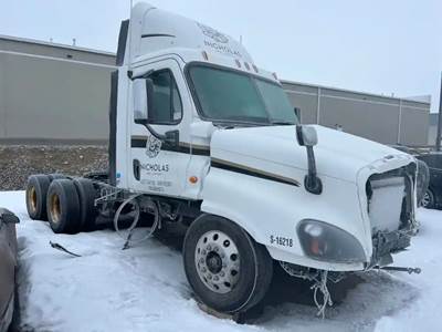 Freightliner Cascadia Salvage Truck