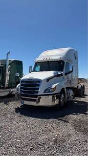 Freightliner Cascadia Salvage Truck