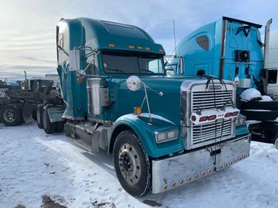 Freightliner Classic XL Salvage Truck