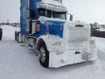 Freightliner Classic XL Salvage Truck