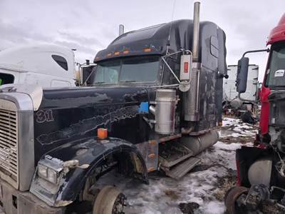 Freightliner Classic XL Salvage Truck