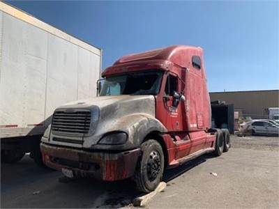 Freightliner Columbia 120 Salvage Truck
