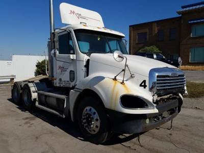 Freightliner Columbia 120 Salvage Truck