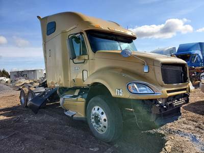 Freightliner Columbia 120 Salvage Truck