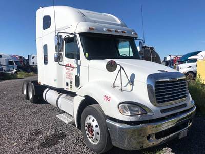 Freightliner Columbia 120 Salvage Truck