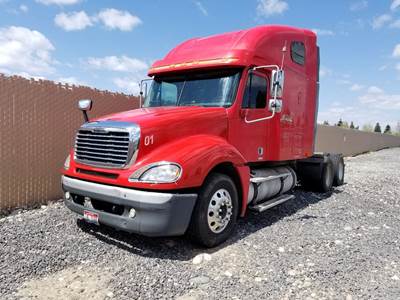 Freightliner Columbia 120 Salvage Truck