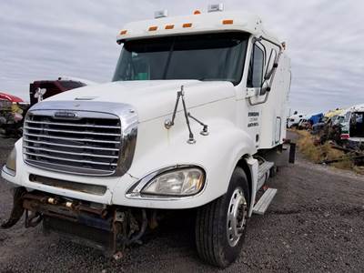 Freightliner Columbia 120 Salvage Truck