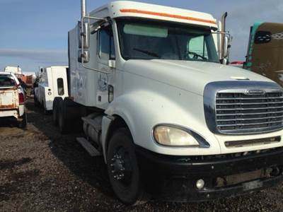 Freightliner Columbia 120 Salvage Truck