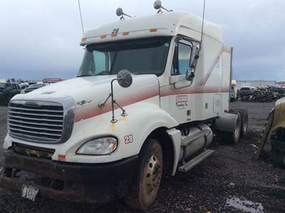 Freightliner Columbia 120 Salvage Truck