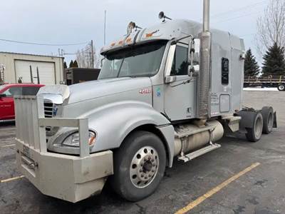 Freightliner Columbia 120 Salvage Truck